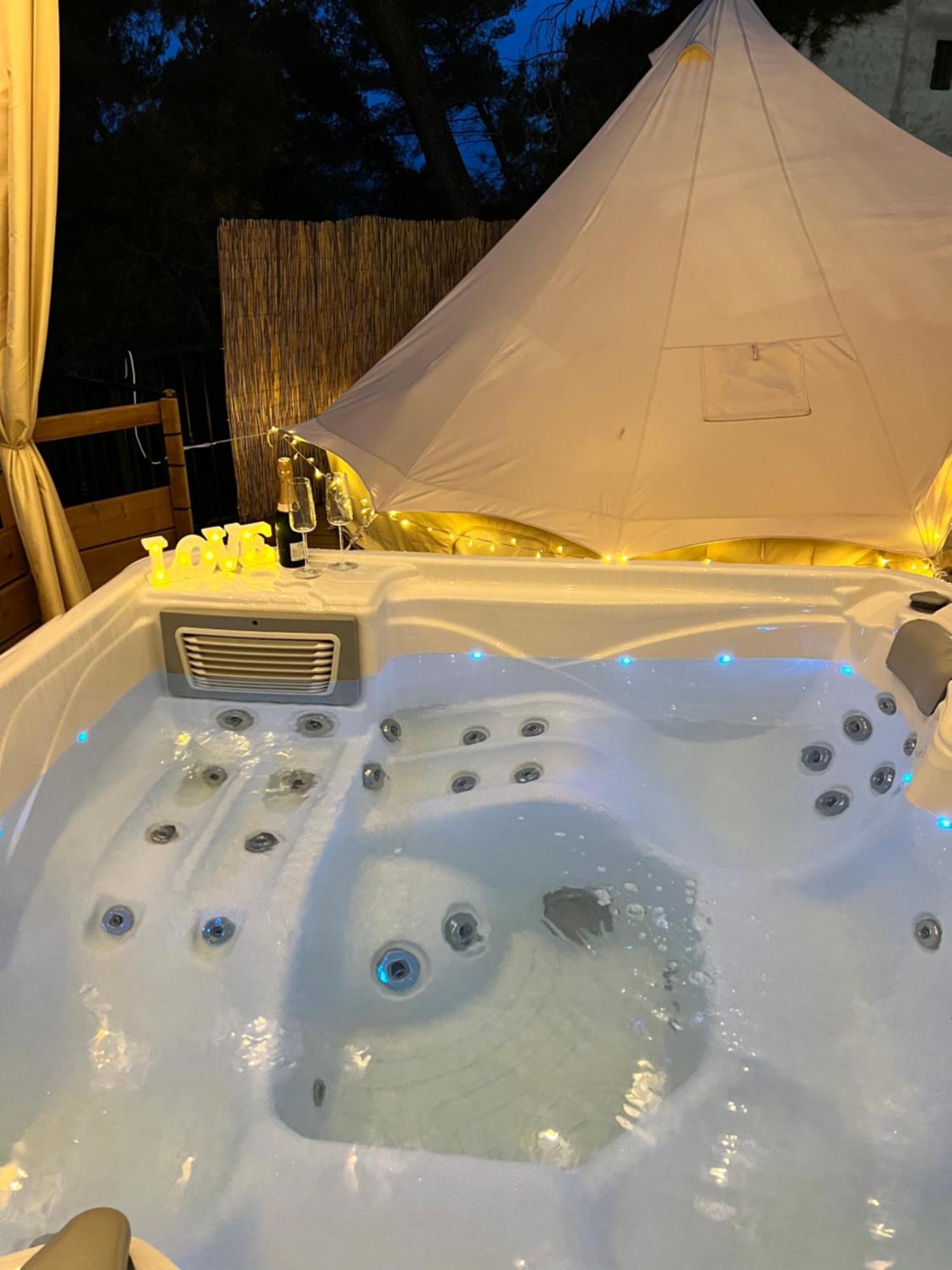 Love Room Tente Lodge Spa Mfg Chez C&C, Exclusivement Reservee Aux Adultes Cantaron Luaran gambar