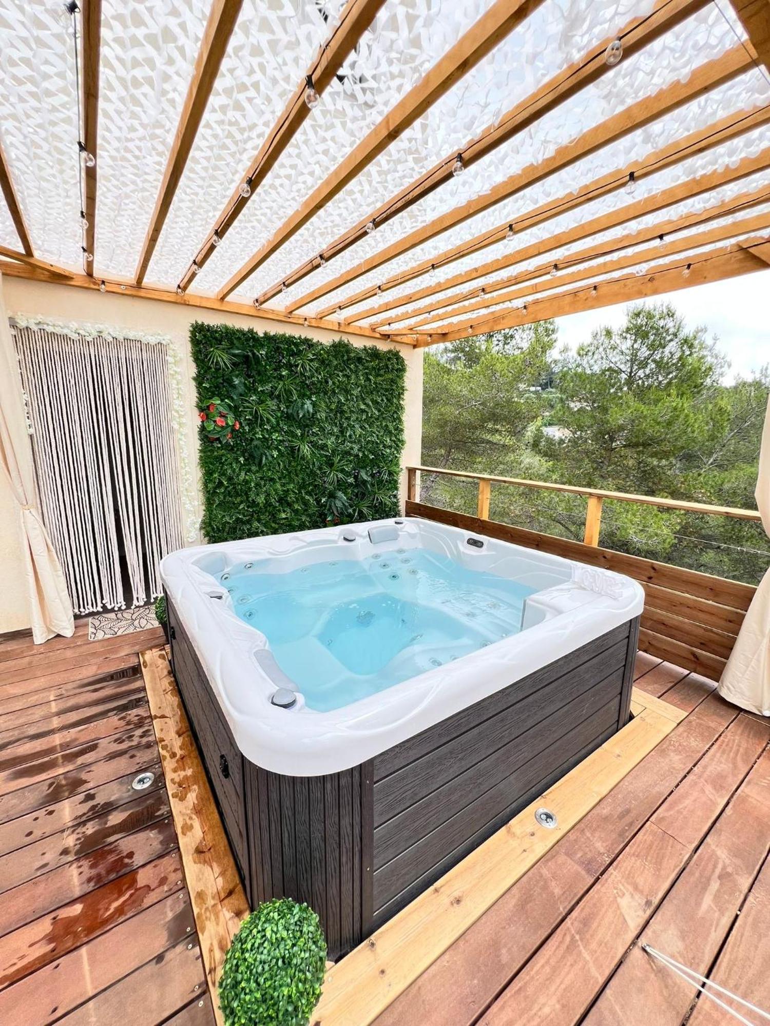 Love Room Tente Lodge Spa Mfg Chez C&C, Exclusivement Reservee Aux Adultes Cantaron Luaran gambar
