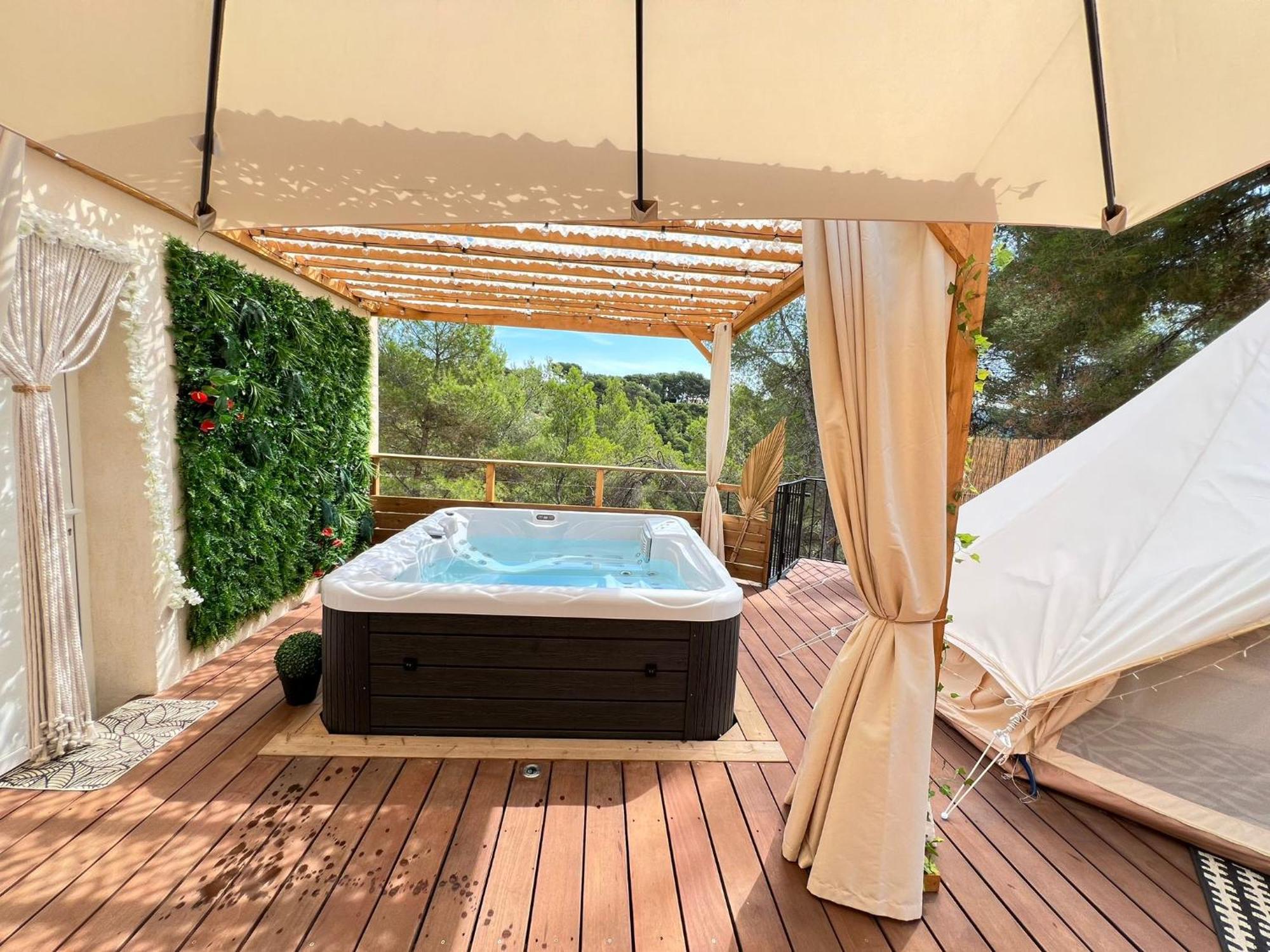Love Room Tente Lodge Spa Mfg Chez C&C, Exclusivement Reservee Aux Adultes Cantaron Luaran gambar