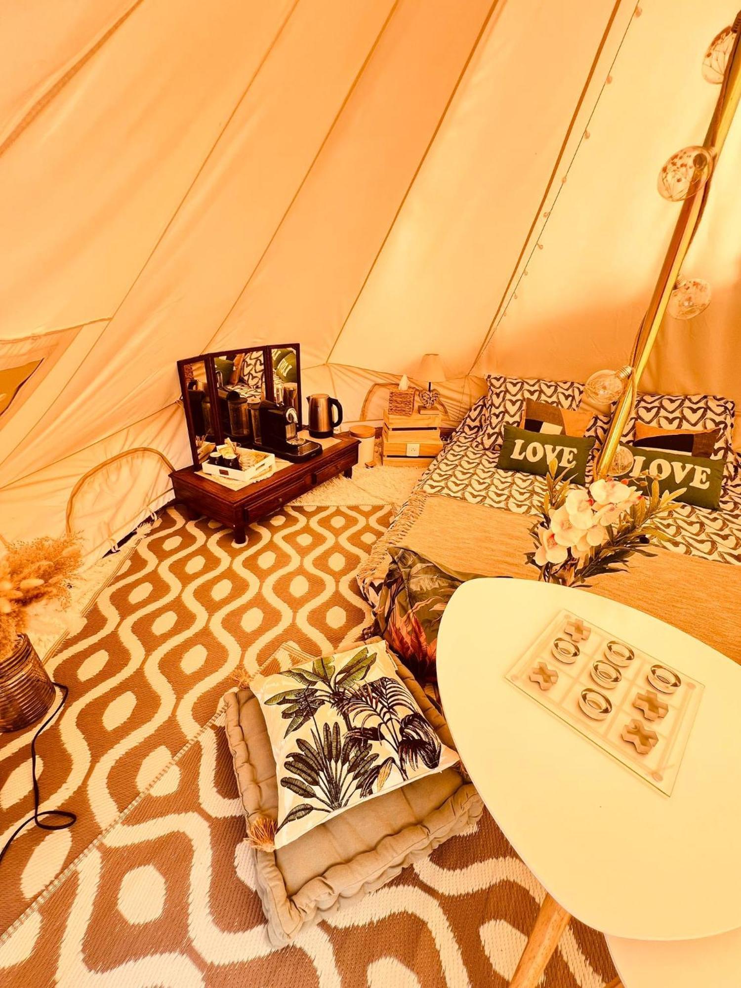 Love Room Tente Lodge Spa Mfg Chez C&C, Exclusivement Reservee Aux Adultes Cantaron Luaran gambar