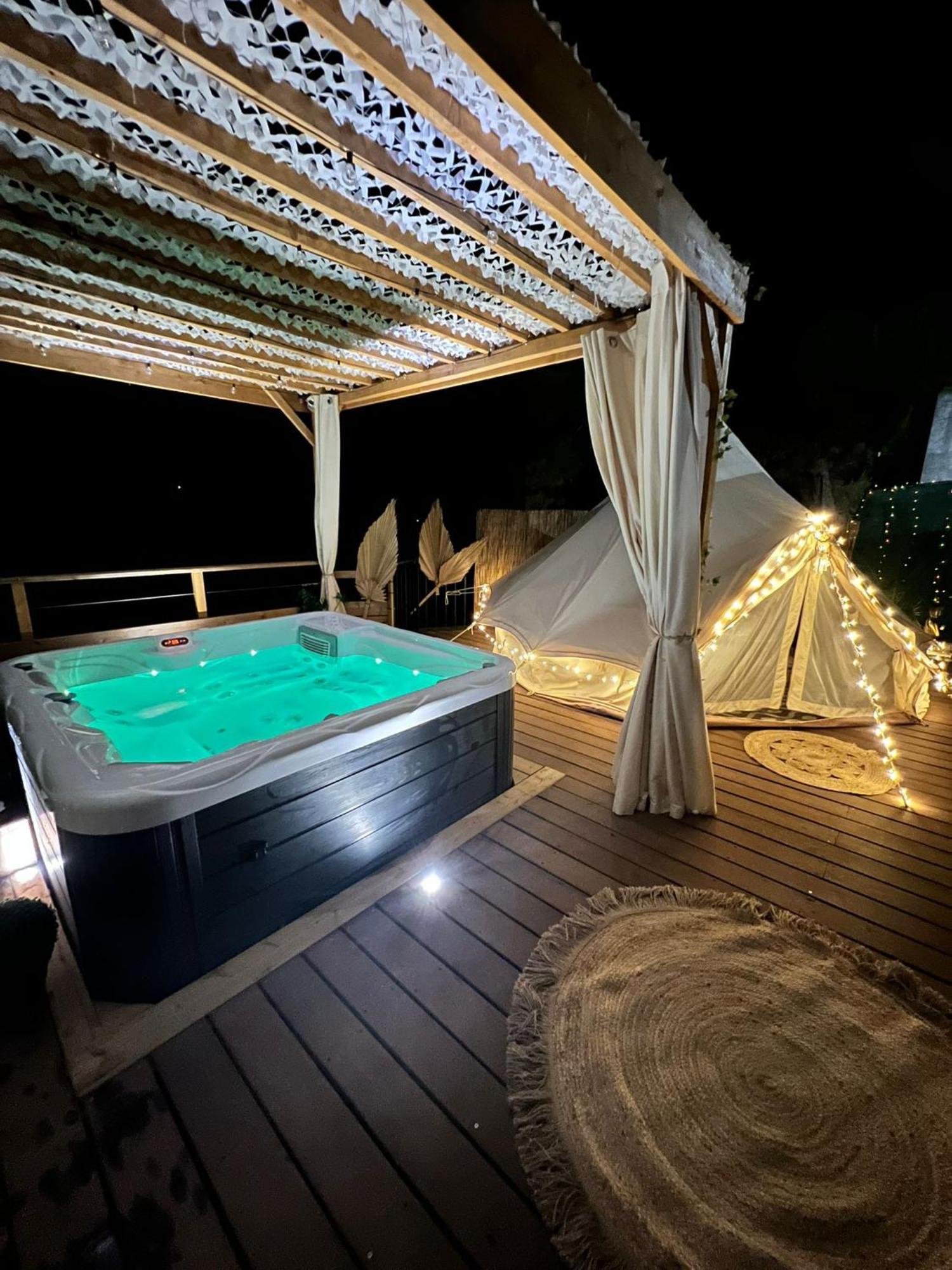 Love Room Tente Lodge Spa Mfg Chez C&C, Exclusivement Reservee Aux Adultes Cantaron Luaran gambar