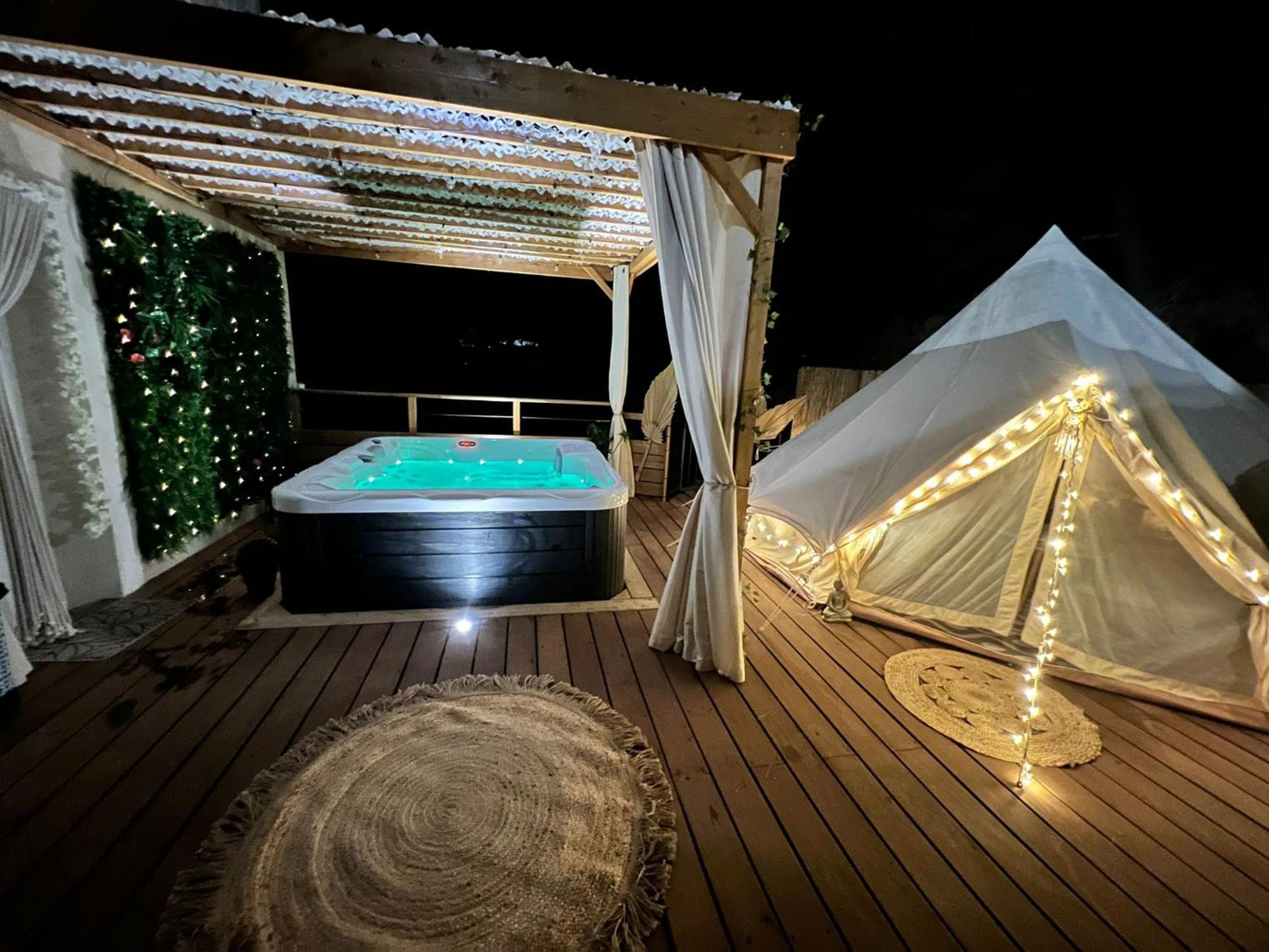Love Room Tente Lodge Spa Mfg Chez C&C, Exclusivement Reservee Aux Adultes Cantaron Luaran gambar